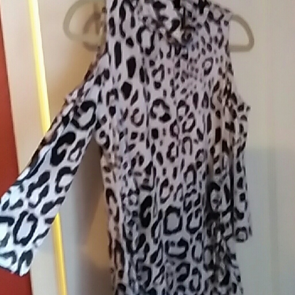 New York And Co cold shoulder leopard top size med